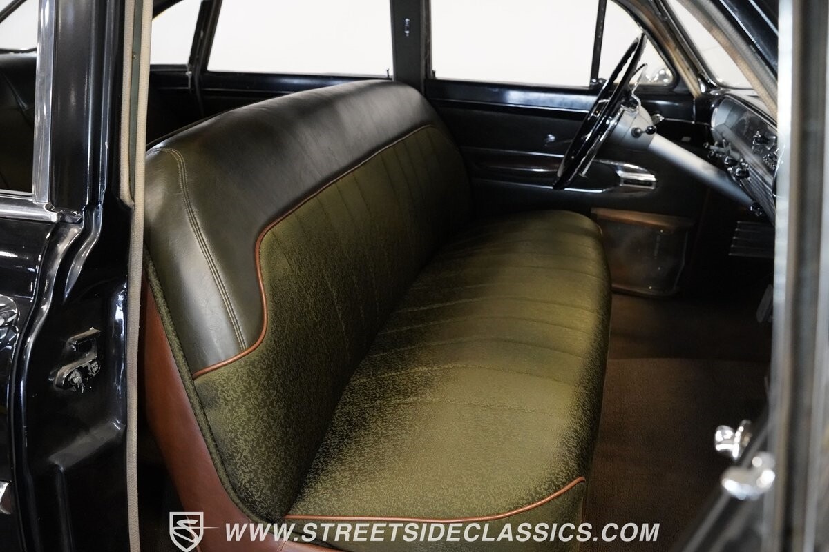 Lincoln-Cosmopolitan-1951-Sedan-28