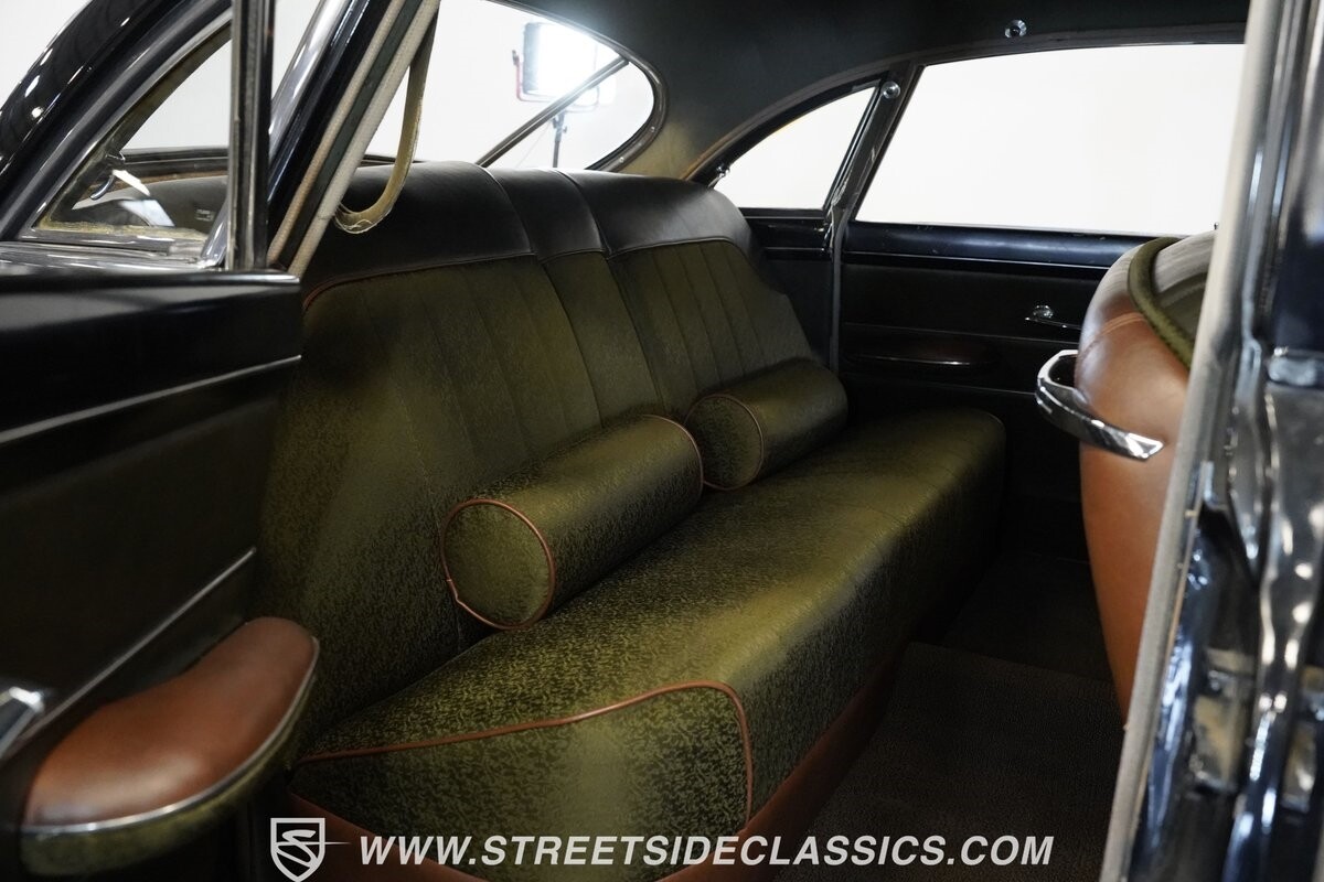 Lincoln-Cosmopolitan-1951-Sedan-29