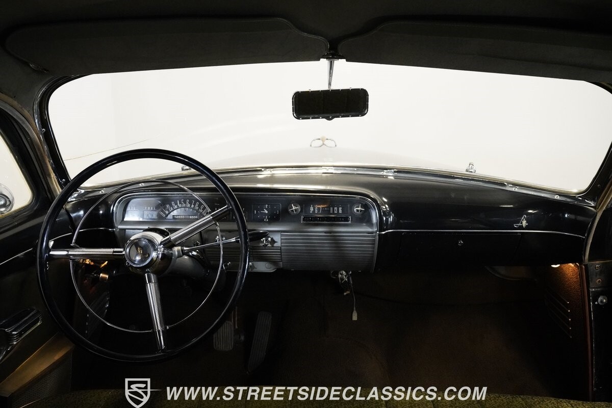 Lincoln-Cosmopolitan-1951-Sedan-30