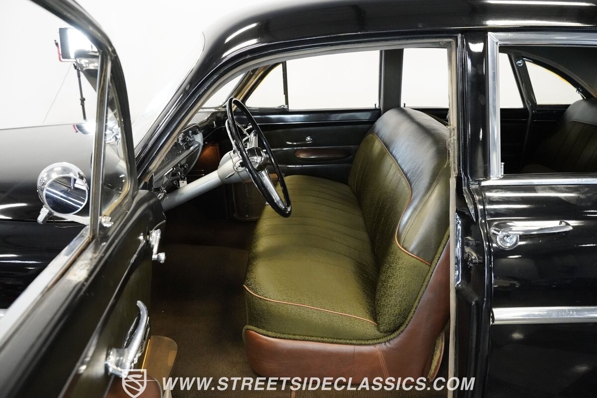 Lincoln-Cosmopolitan-1951-Sedan-4