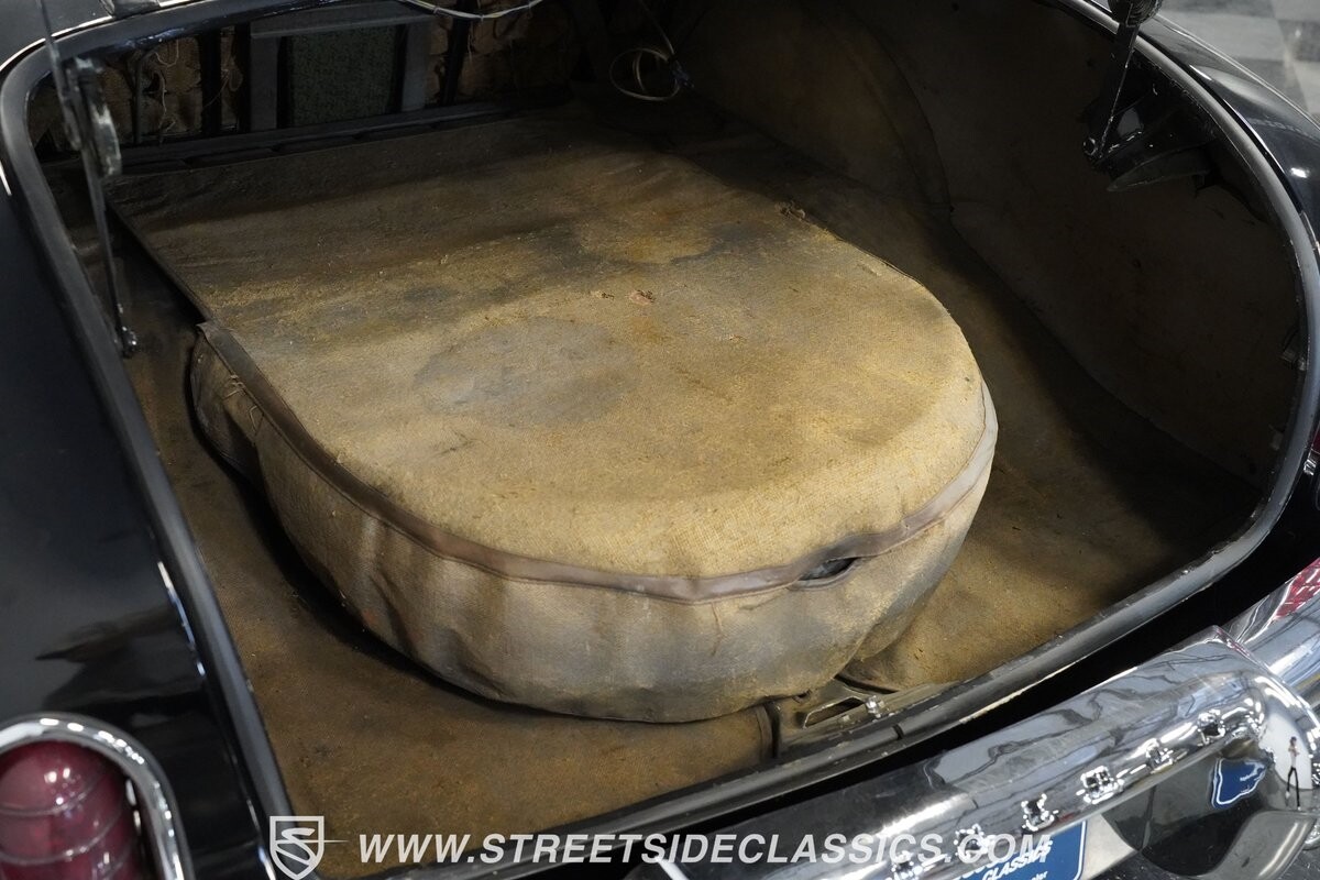 Lincoln-Cosmopolitan-1951-Sedan-9