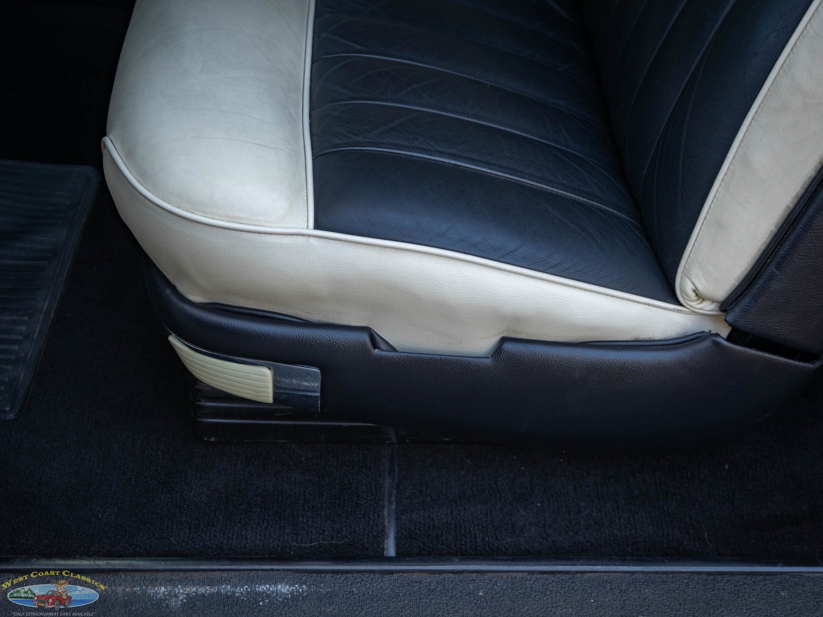 Lincoln-Cosmopolitan-Sport-Coupe-1952-2-Door-Hardtop-30