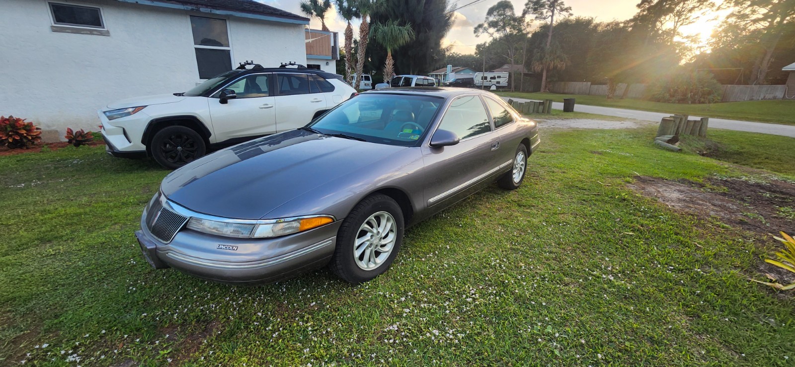 Lincoln-Mark-Series-1995-Coupe-1