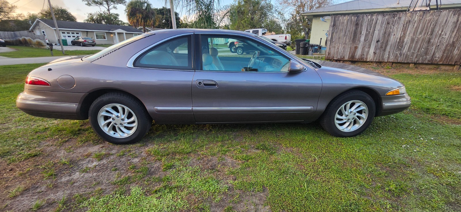 Lincoln-Mark-Series-1995-Coupe-2