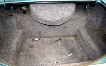 Lincoln-Mark-VI-1982-Sedan-18