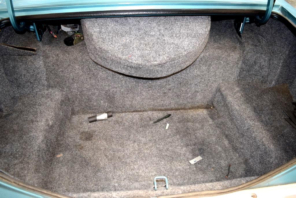 Lincoln-Mark-VI-1982-Sedan-18