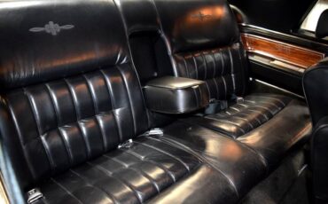 Lincoln-Mark-VI-1982-Sedan-19