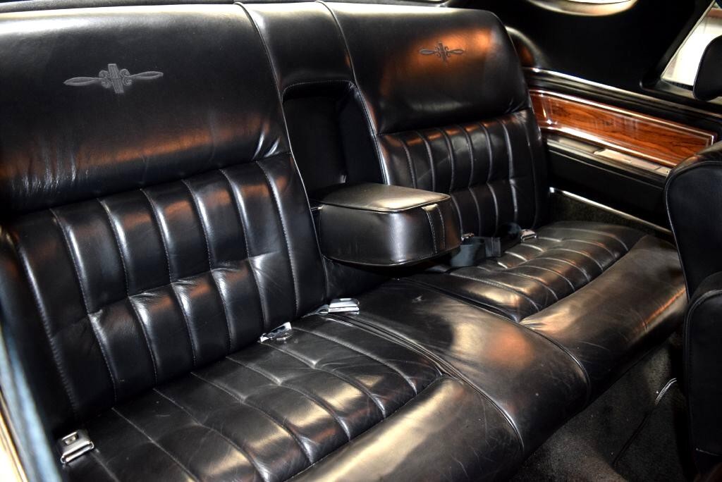 Lincoln-Mark-VI-1982-Sedan-19