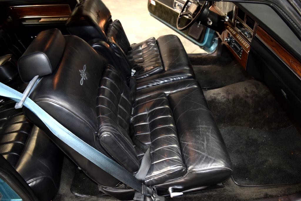 Lincoln-Mark-VI-1982-Sedan-20