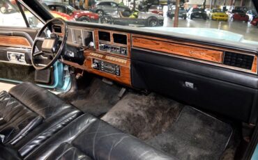 Lincoln-Mark-VI-1982-Sedan-22