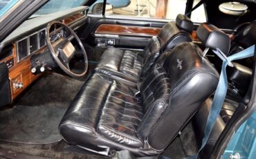 Lincoln-Mark-VI-1982-Sedan-23