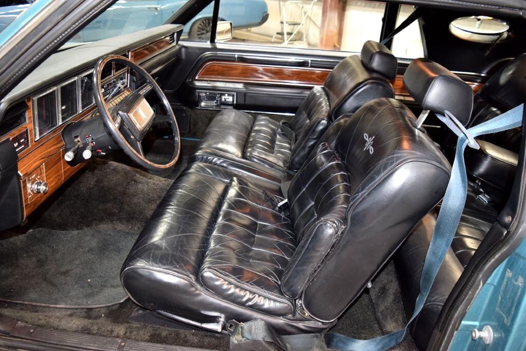 Lincoln-Mark-VI-1982-Sedan-23