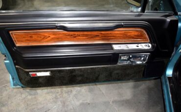 Lincoln-Mark-VI-1982-Sedan-24