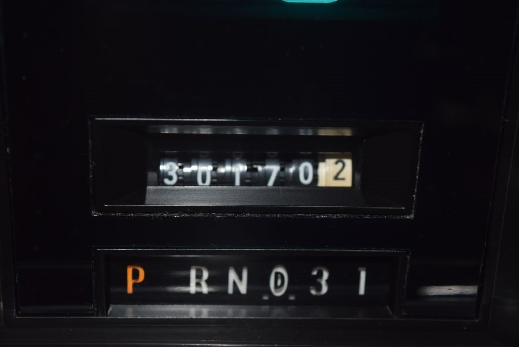 Lincoln-Mark-VI-1982-Sedan-26