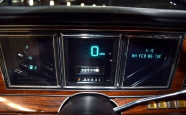 Lincoln-Mark-VI-1982-Sedan-27