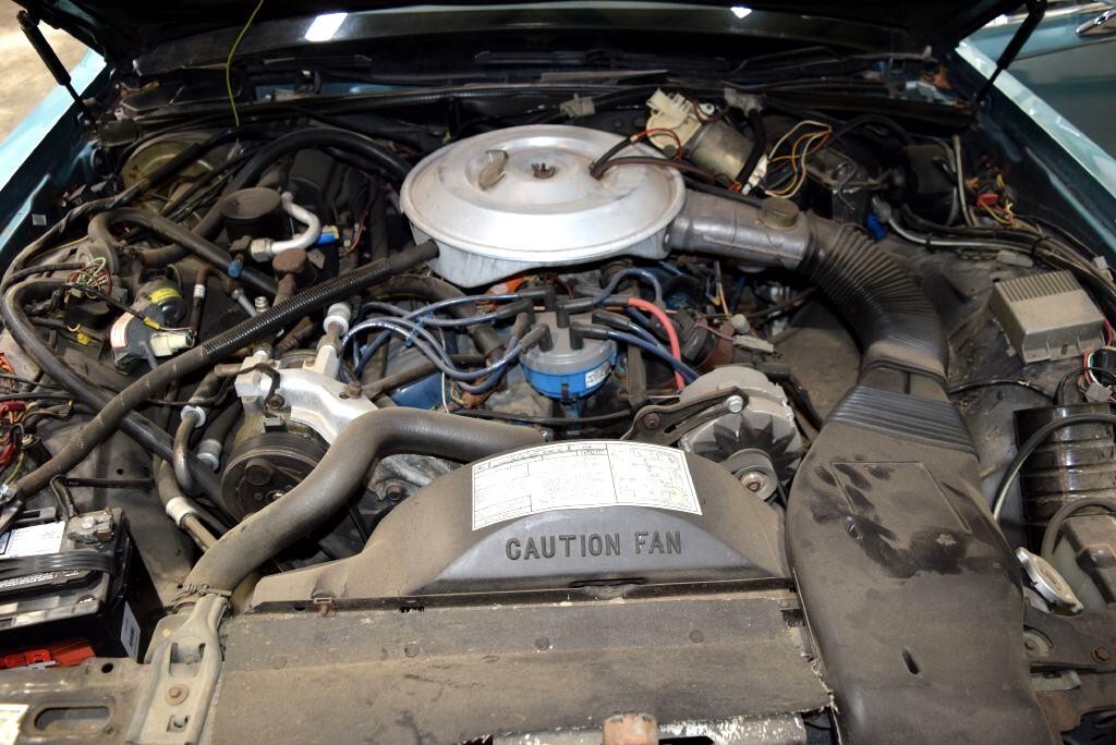 Lincoln-Mark-VI-1982-Sedan-30