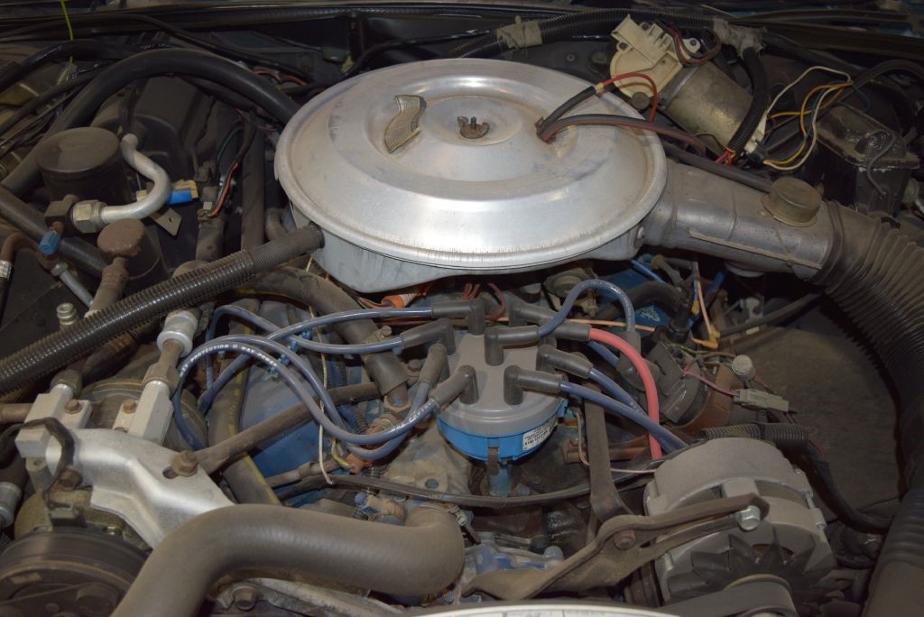 Lincoln-Mark-VI-1982-Sedan-31