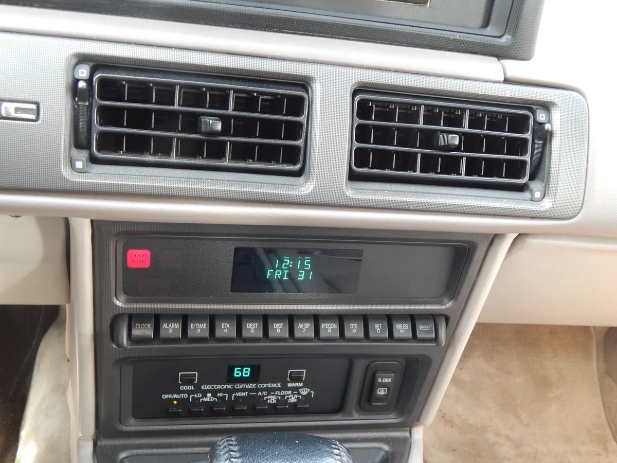 Lincoln-Mk-7-1992-Twilight-Blue-Light-Gray-11