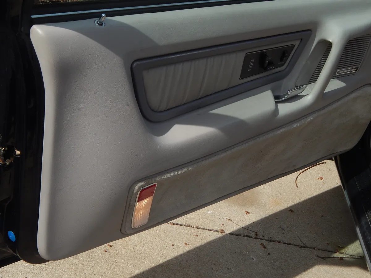 Lincoln-Mk-7-1992-Twilight-Blue-Light-Gray-6