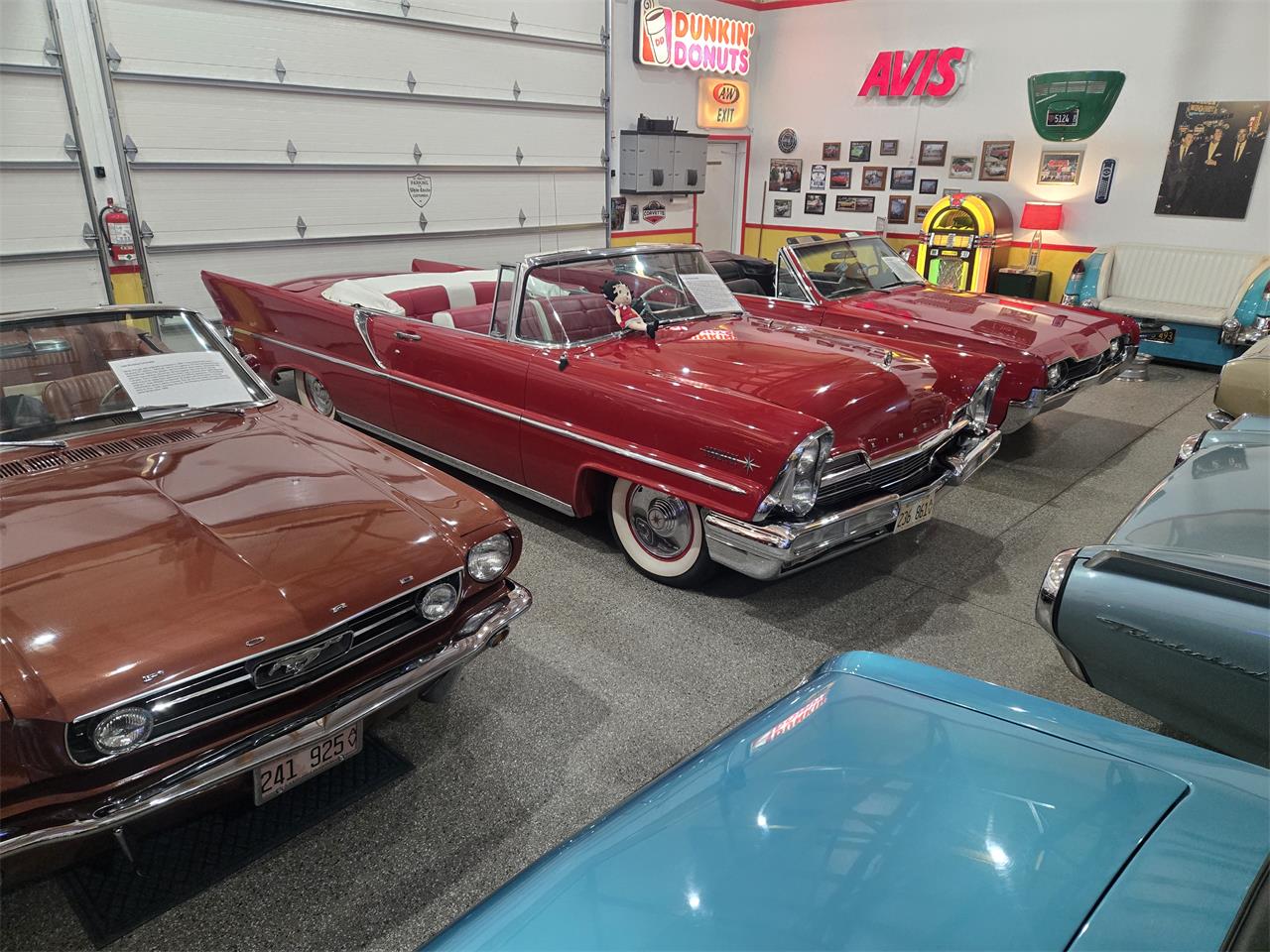 Lincoln-Premiere-1957-Red-Red-white-43