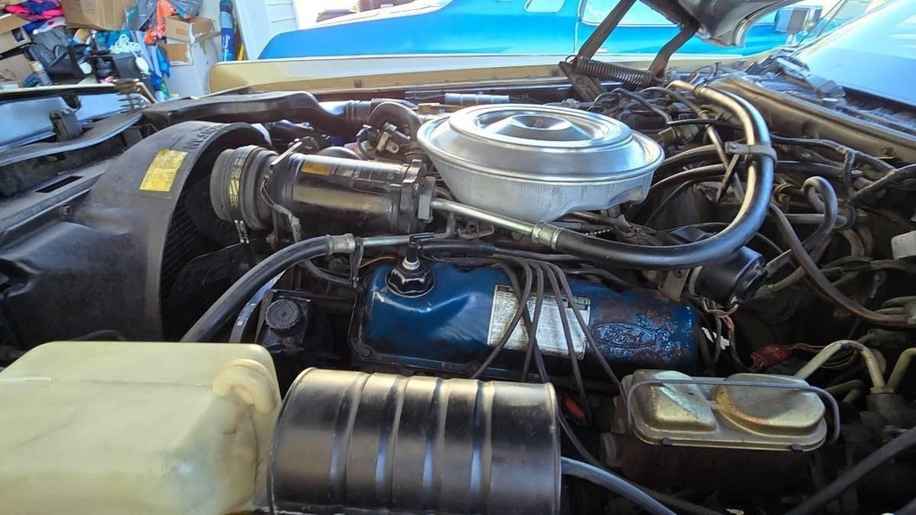 Lincoln-Town-Car-1979-Sedan-14