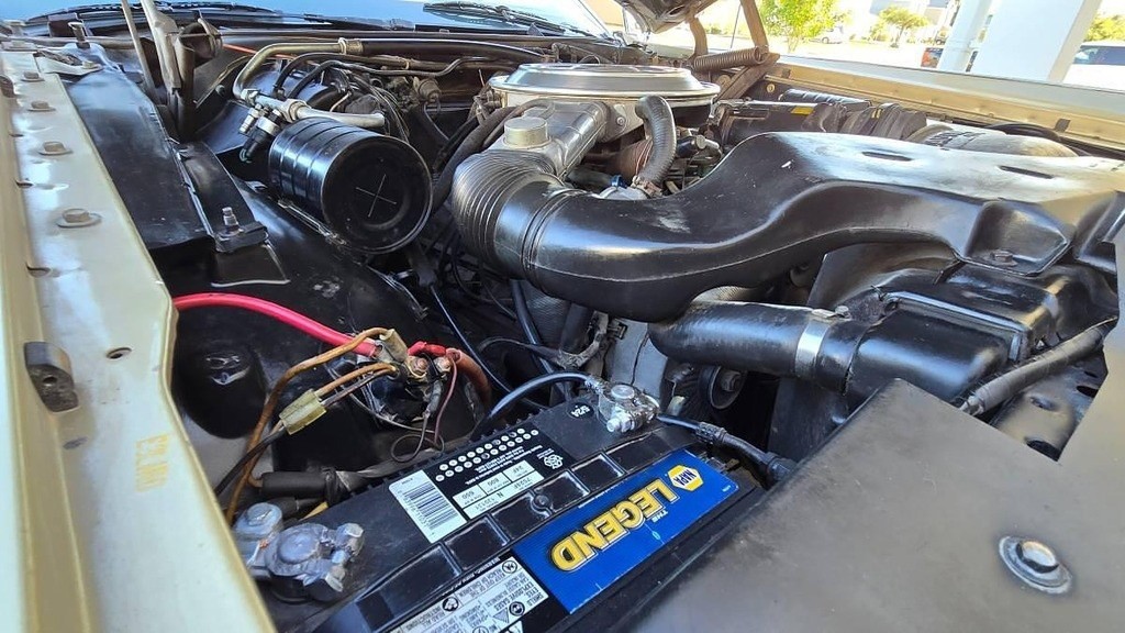 Lincoln-Town-Car-1979-Sedan-15