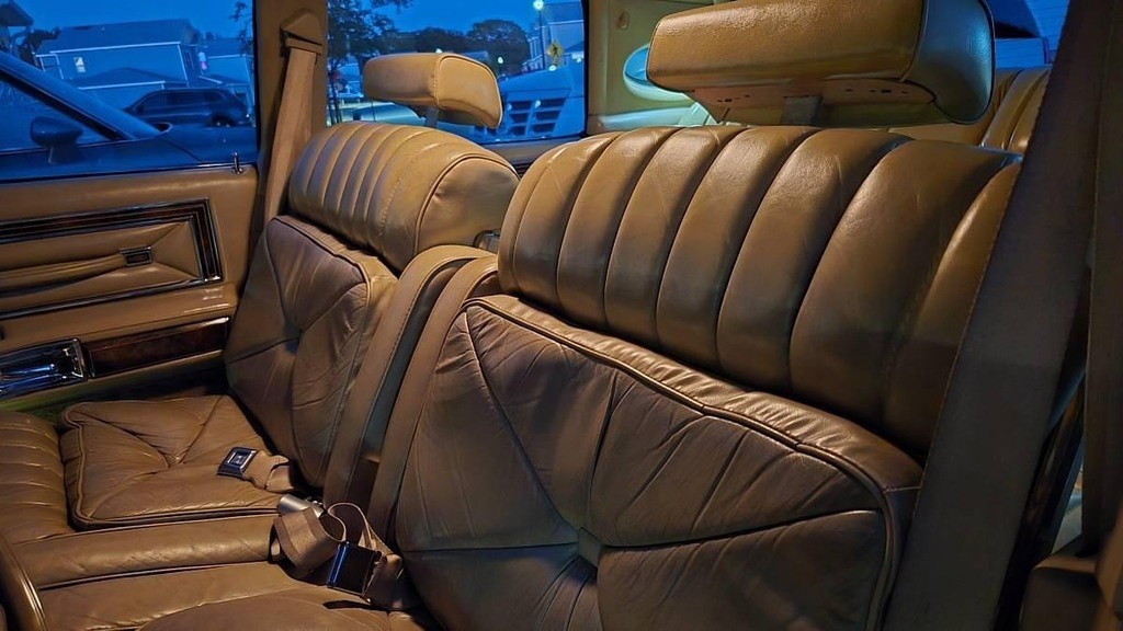 Lincoln-Town-Car-1979-Sedan-18