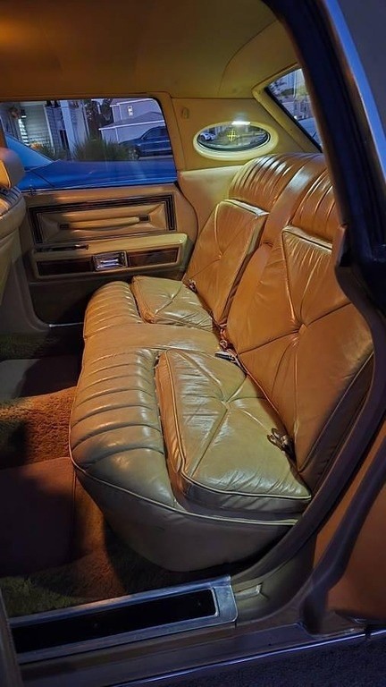 Lincoln-Town-Car-1979-Sedan-20
