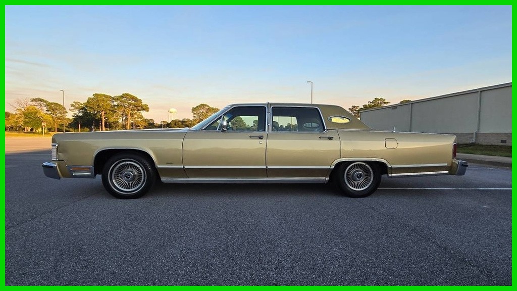Lincoln-Town-Car-1979-Sedan