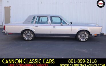 Lincoln-Town-Car-1984-Sedan-10
