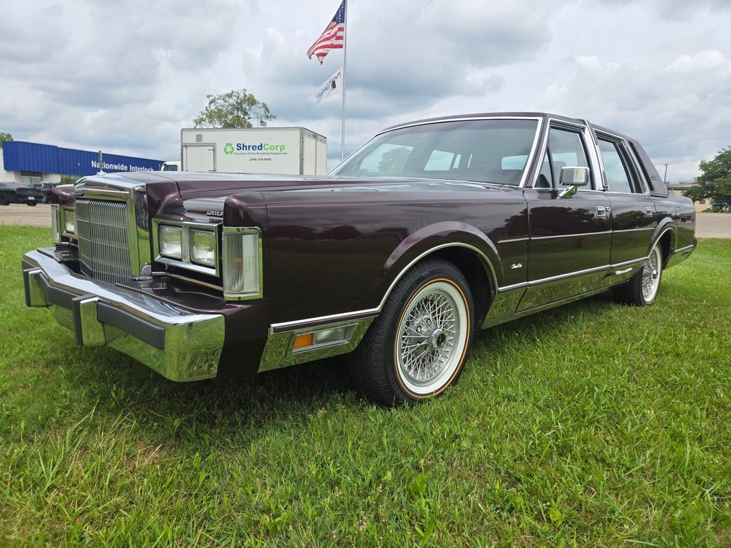 Lincoln Town Car 1988 Sedan