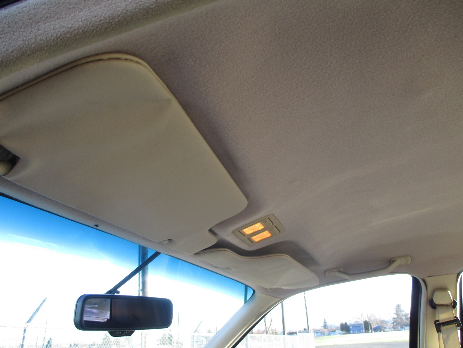 Lincoln-Town-Car-1991-Sedan-10