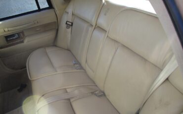 Lincoln-Town-Car-1991-Sedan-11