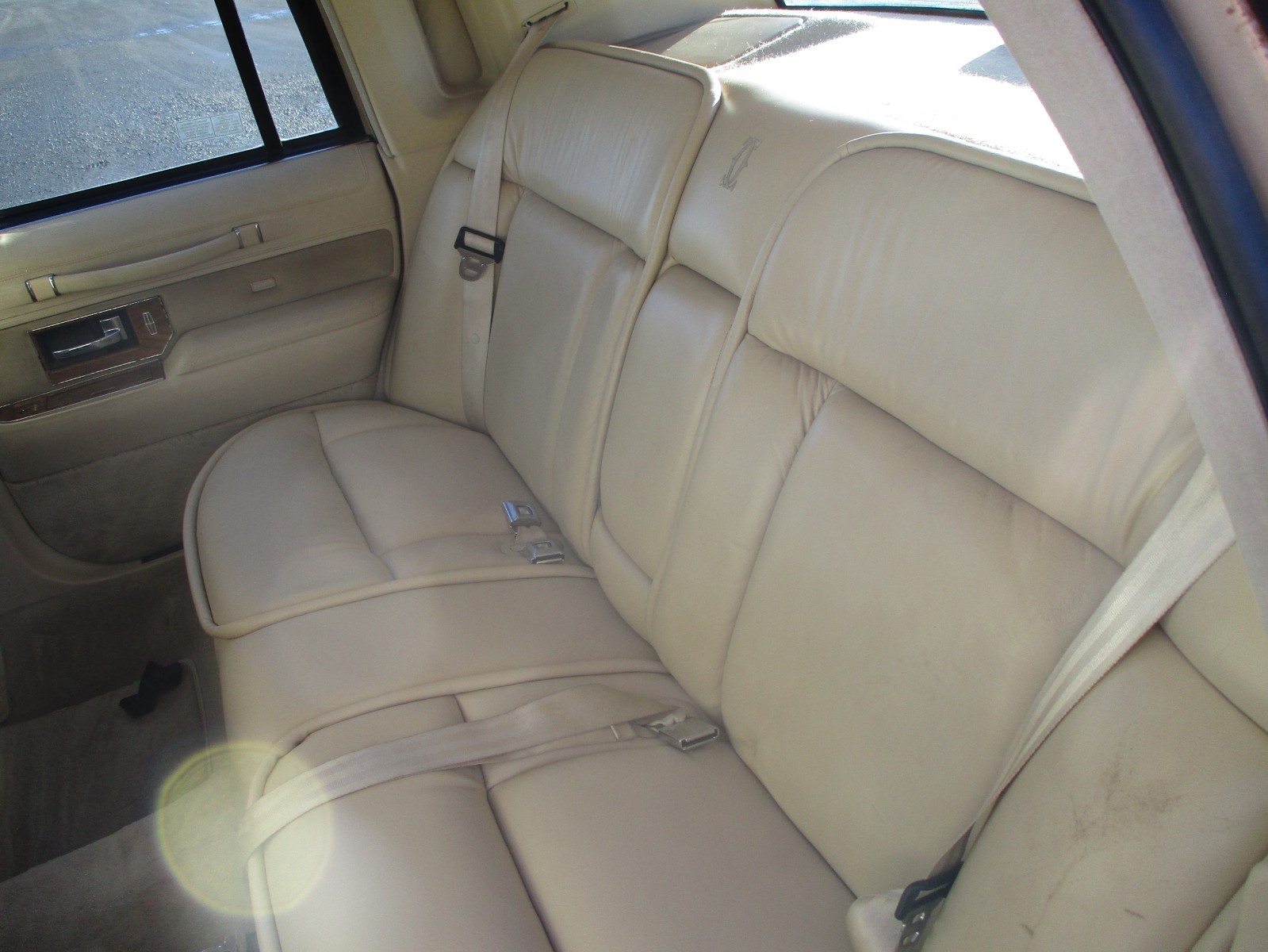 Lincoln-Town-Car-1991-Sedan-11