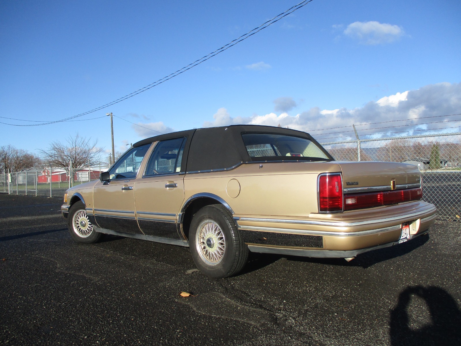 Lincoln-Town-Car-1991-Sedan-13