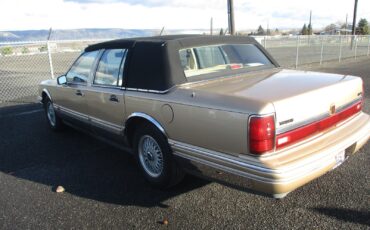 Lincoln-Town-Car-1991-Sedan-16