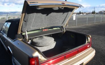 Lincoln-Town-Car-1991-Sedan-17