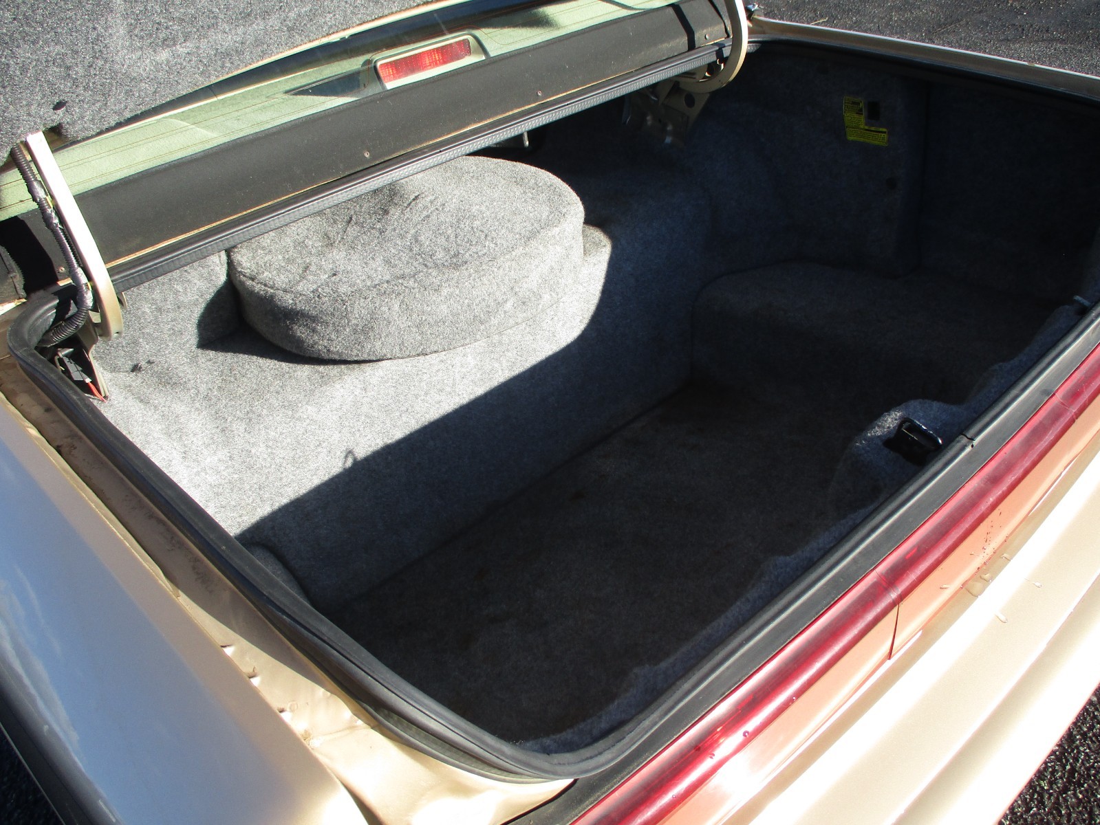 Lincoln-Town-Car-1991-Sedan-18