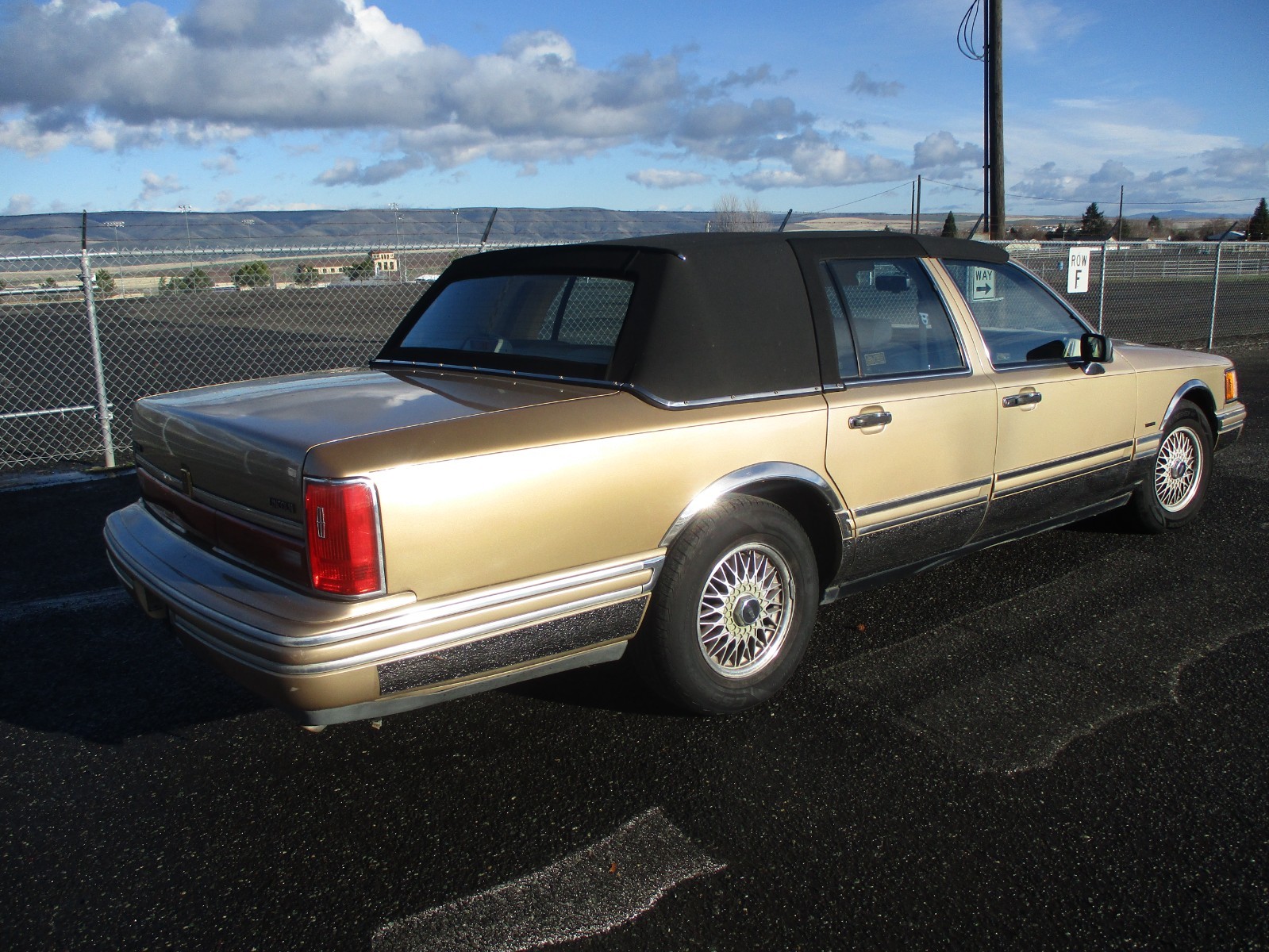 Lincoln-Town-Car-1991-Sedan-20