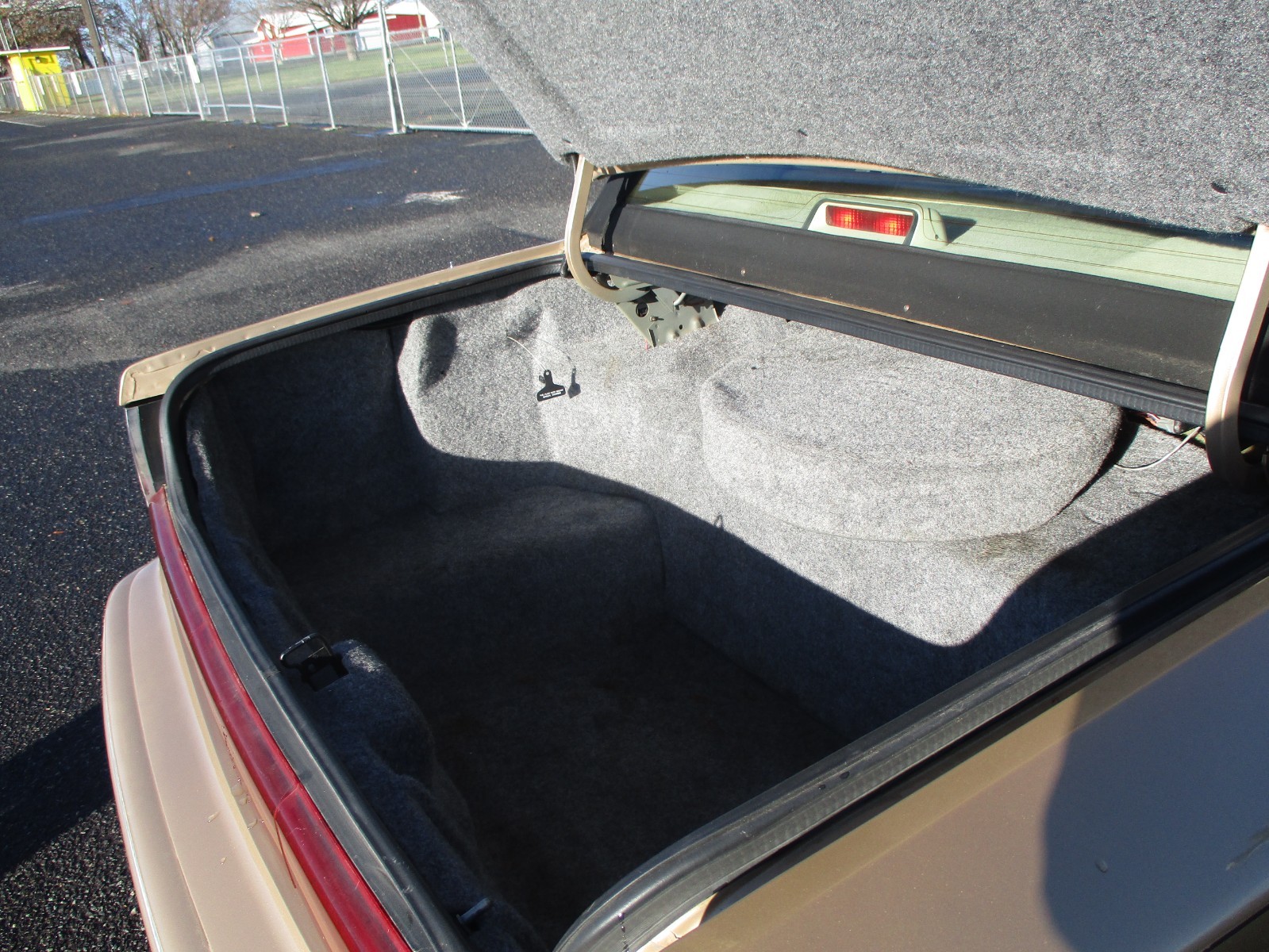 Lincoln-Town-Car-1991-Sedan-22