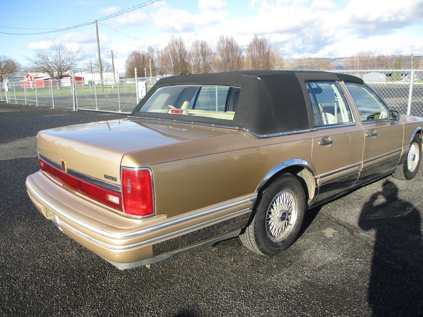 Lincoln-Town-Car-1991-Sedan-23