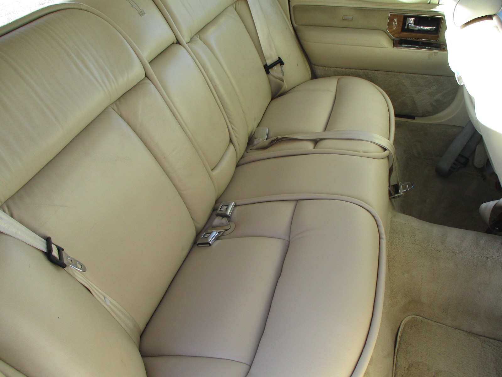 Lincoln-Town-Car-1991-Sedan-28