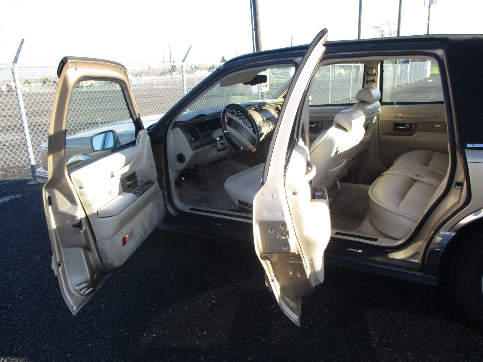 Lincoln-Town-Car-1991-Sedan-3