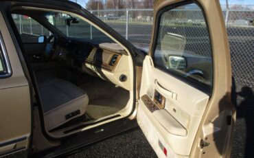 Lincoln-Town-Car-1991-Sedan-30