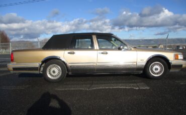 Lincoln-Town-Car-1991-Sedan-33