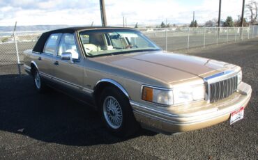 Lincoln-Town-Car-1991-Sedan-34
