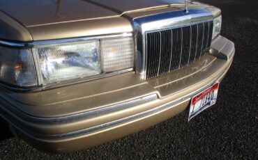 Lincoln-Town-Car-1991-Sedan-35