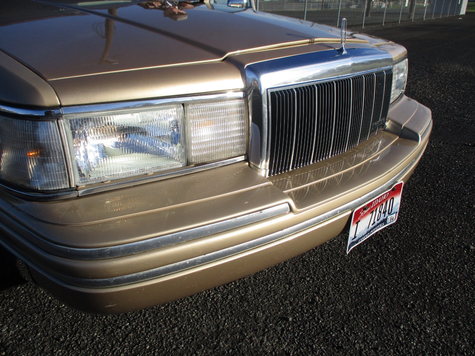 Lincoln-Town-Car-1991-Sedan-35