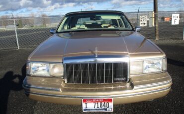 Lincoln-Town-Car-1991-Sedan-37