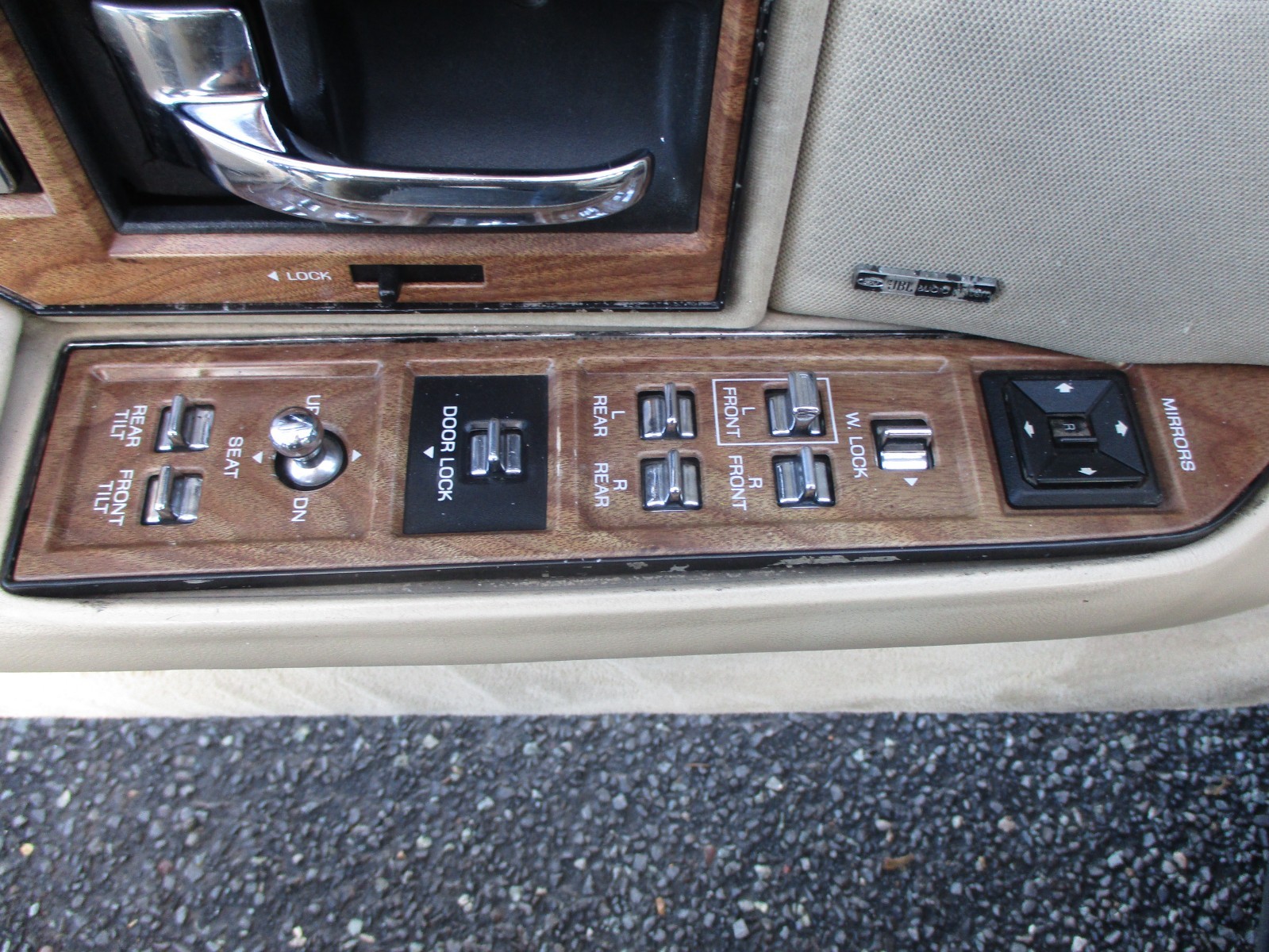 Lincoln-Town-Car-1991-Sedan-5